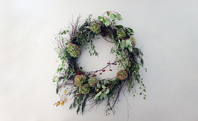 Create an autumnal foraged wreath with our flower nerd, Strizz!